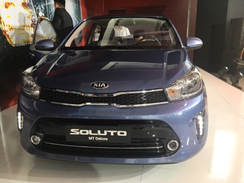 kia-soluto-mt-deluxe-mau-xanh